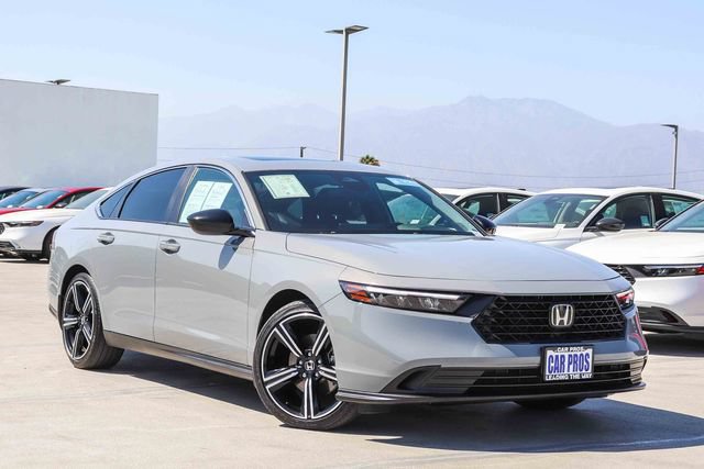 Used 2025 Honda Accord Sport image 2