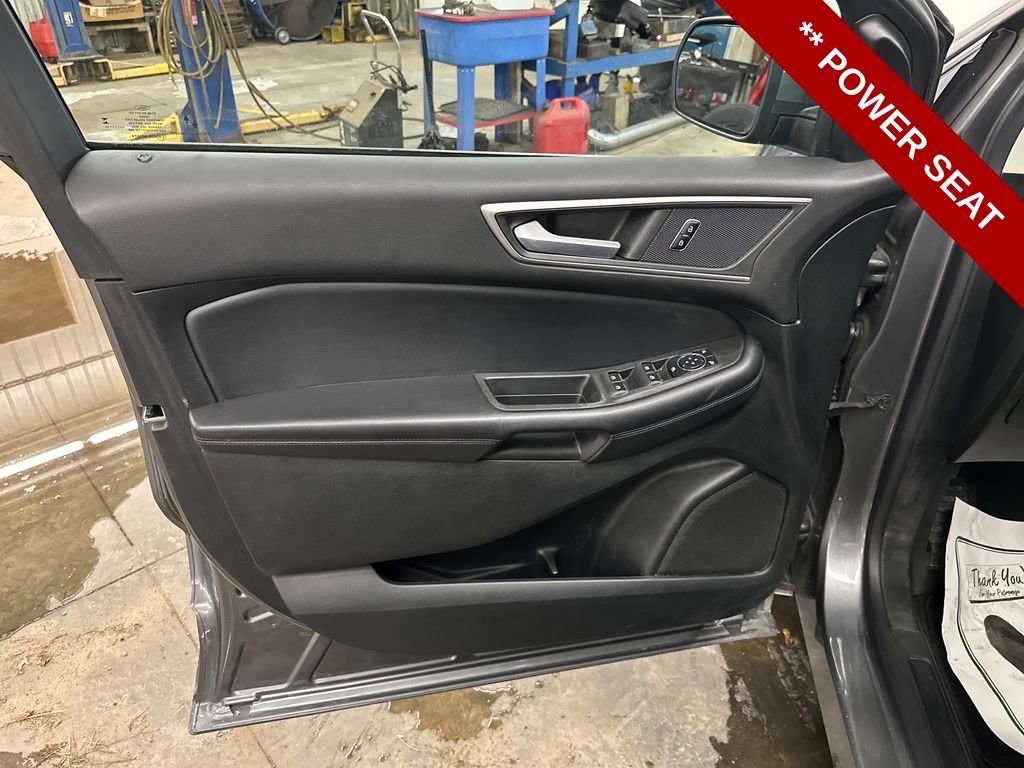 Used 2023 Ford Edge SEL image 12