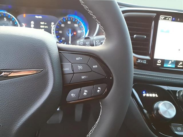 New 2026 Chrysler Pacifica Select image 17