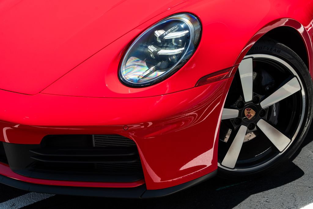 Used 2025 Porsche 911 Carrera RWD image 3