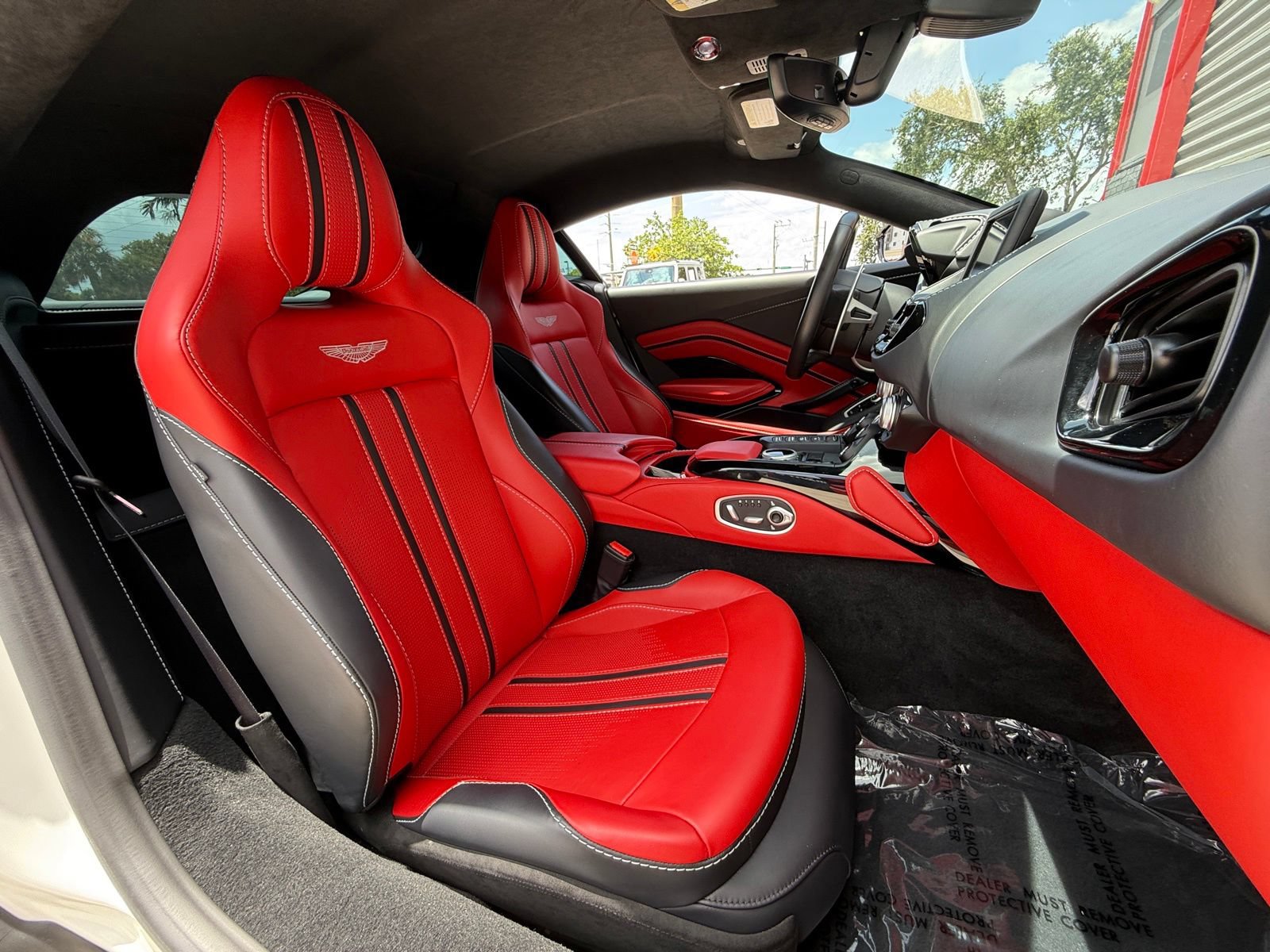 Used 2023 Aston Martin V8 Vantage Coupe RWD image 27