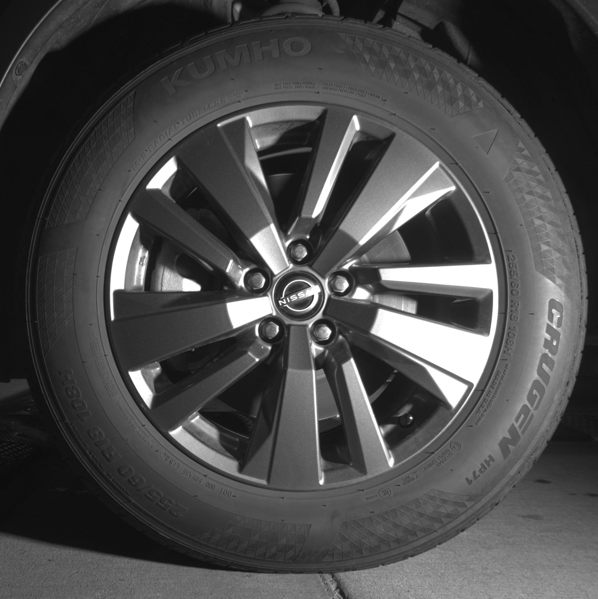 Used 2025 Nissan Pathfinder SV image 12