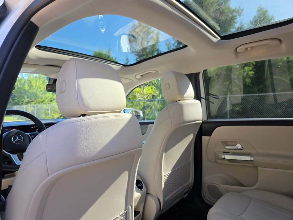 Used 2022 Mercedes-Benz GLB 250 image 23