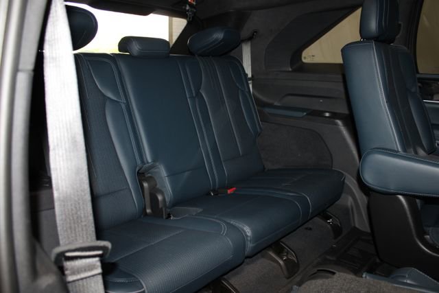 Certified 2025 Cadillac Escalade IQ Sport 2 w/ LPO, ONYX Package AWD/4WD image 18