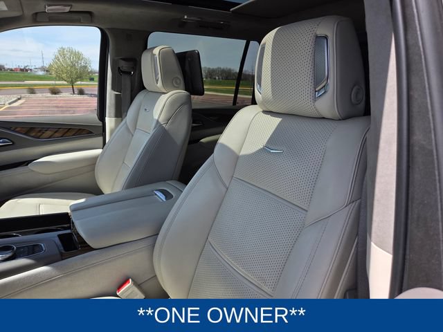 Used 2023 Cadillac Escalade ESV Sport Platinum w/ LPO, ONYX Package AWD/4WD image 13
