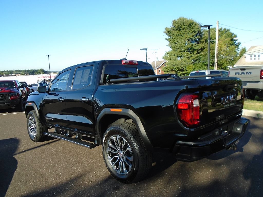 Used 2025 GMC Canyon Denali AWD/4WD image 4
