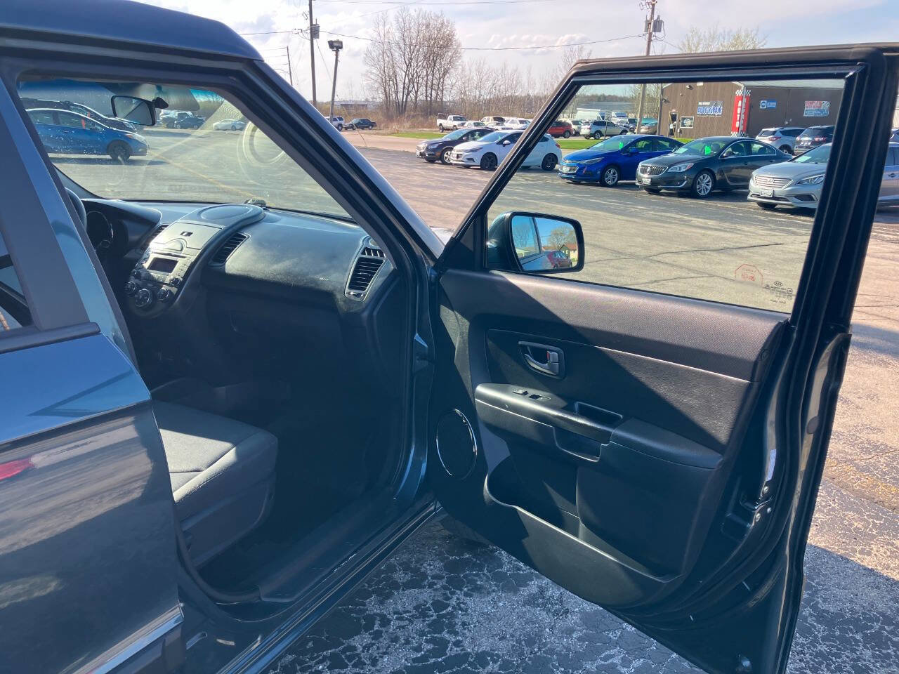 Used 2011 Kia Soul + FWD image 13