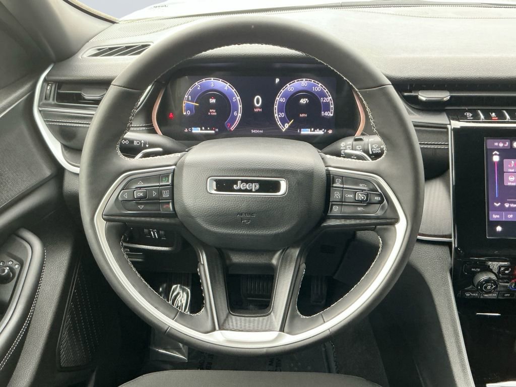 Used 2025 Jeep Grand Cherokee Laredo X w/ Luxury Tech Group I image 13