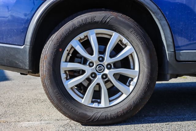 Used 2020 Nissan Rogue SV image 10