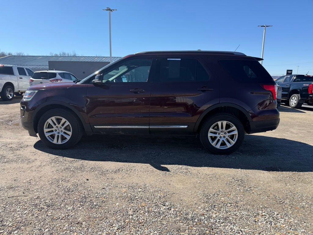 Used 2018 Ford Explorer XLT w/ Equipment Group 202A image 2