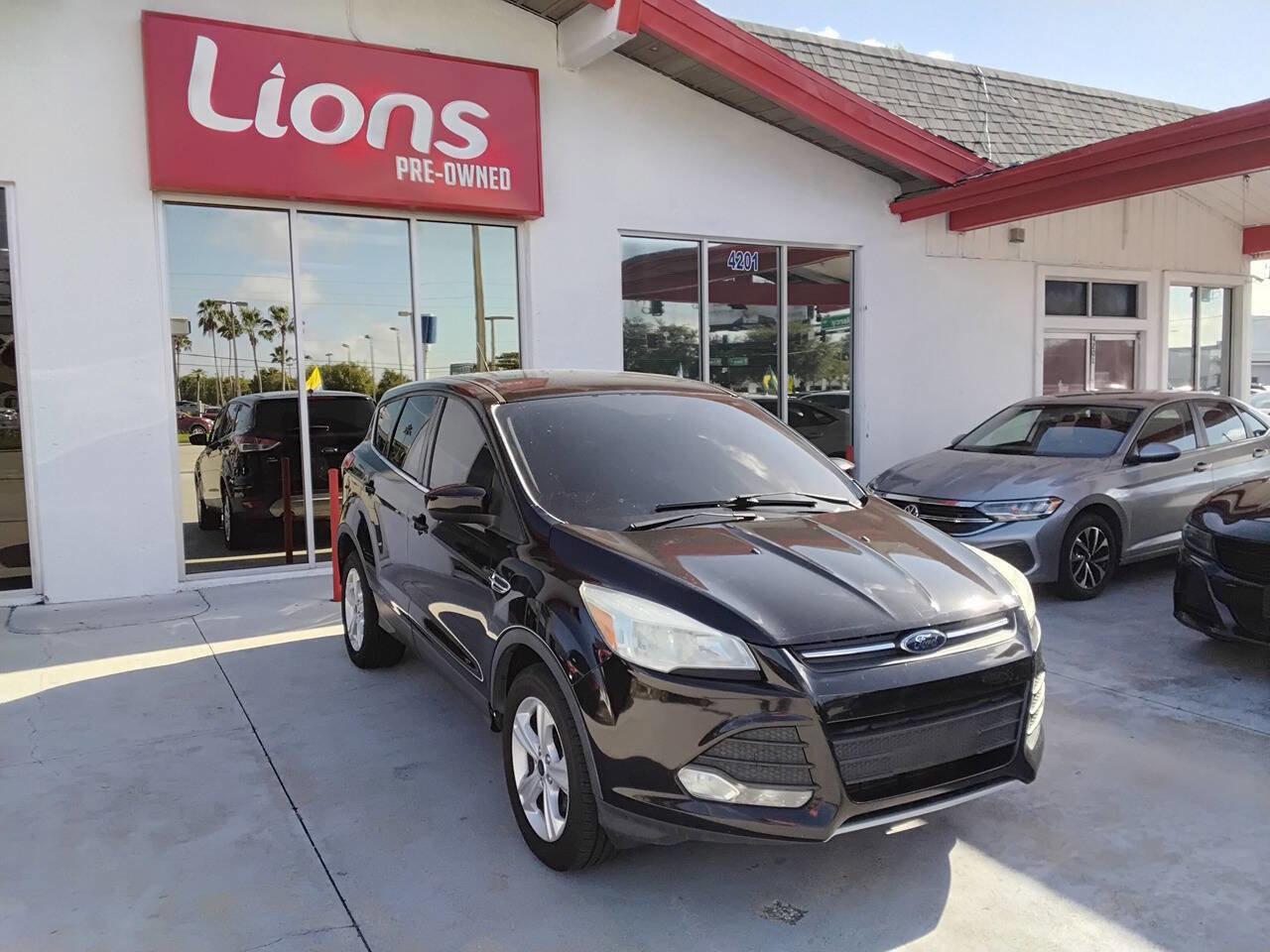 Used 2016 Ford Escape SE image 2