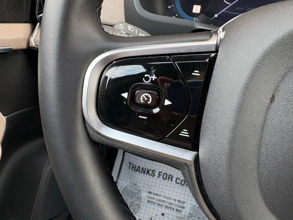 Used 2025 Volvo XC90 B6 Plus image 29