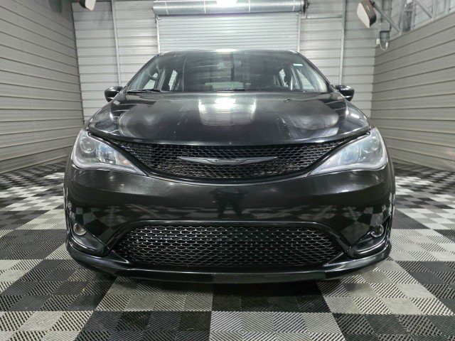 Used 2020 Chrysler Pacifica Touring w/ S Appearance Package image 3