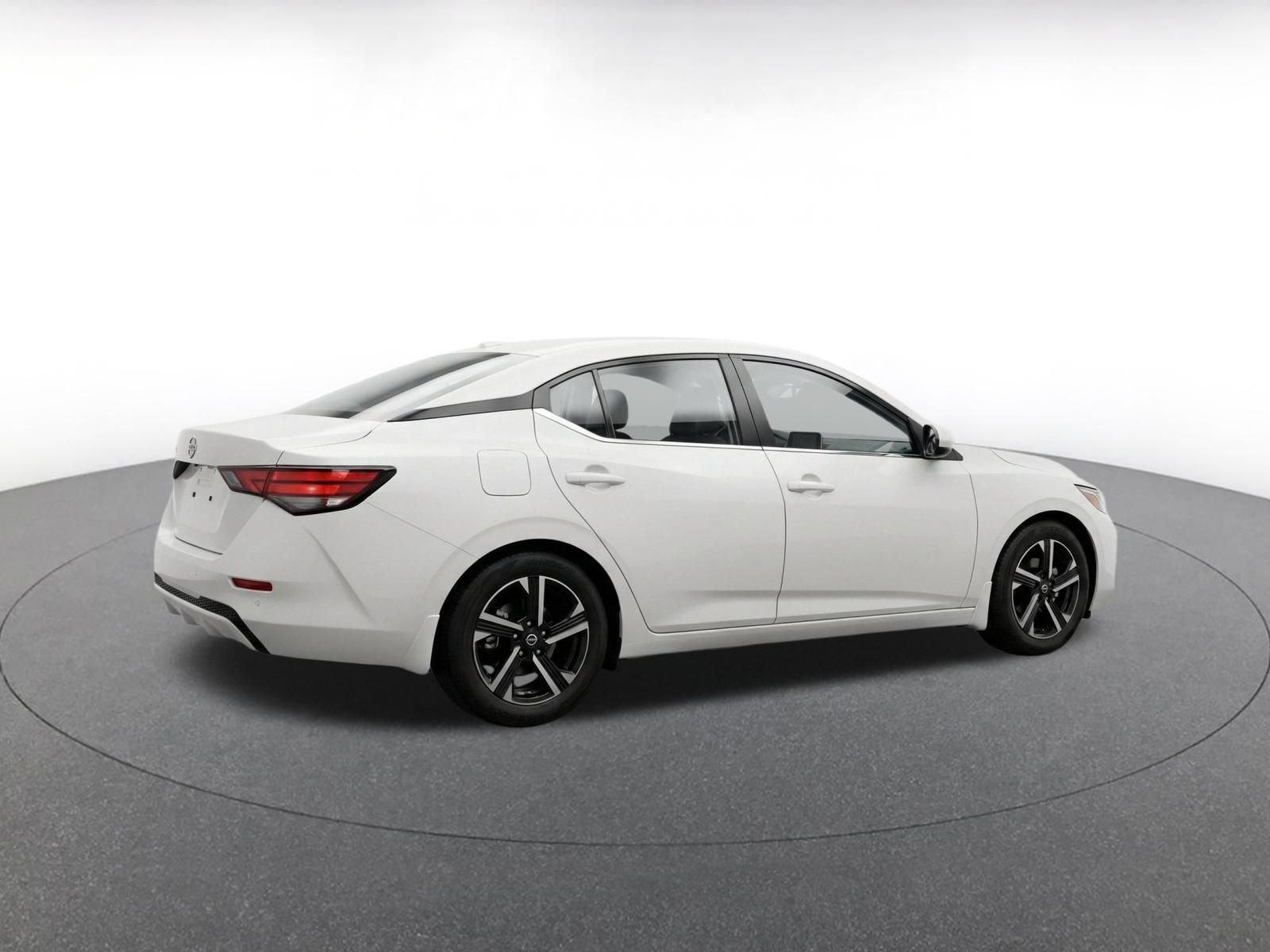 Used 2025 Nissan Sentra SV FWD image 9