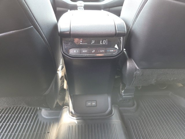 Used 2023 Toyota Highlander XLE AWD/4WD image 24