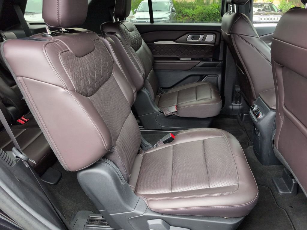 Used 2025 Ford Explorer Platinum w/ LUX Leather Package image 31