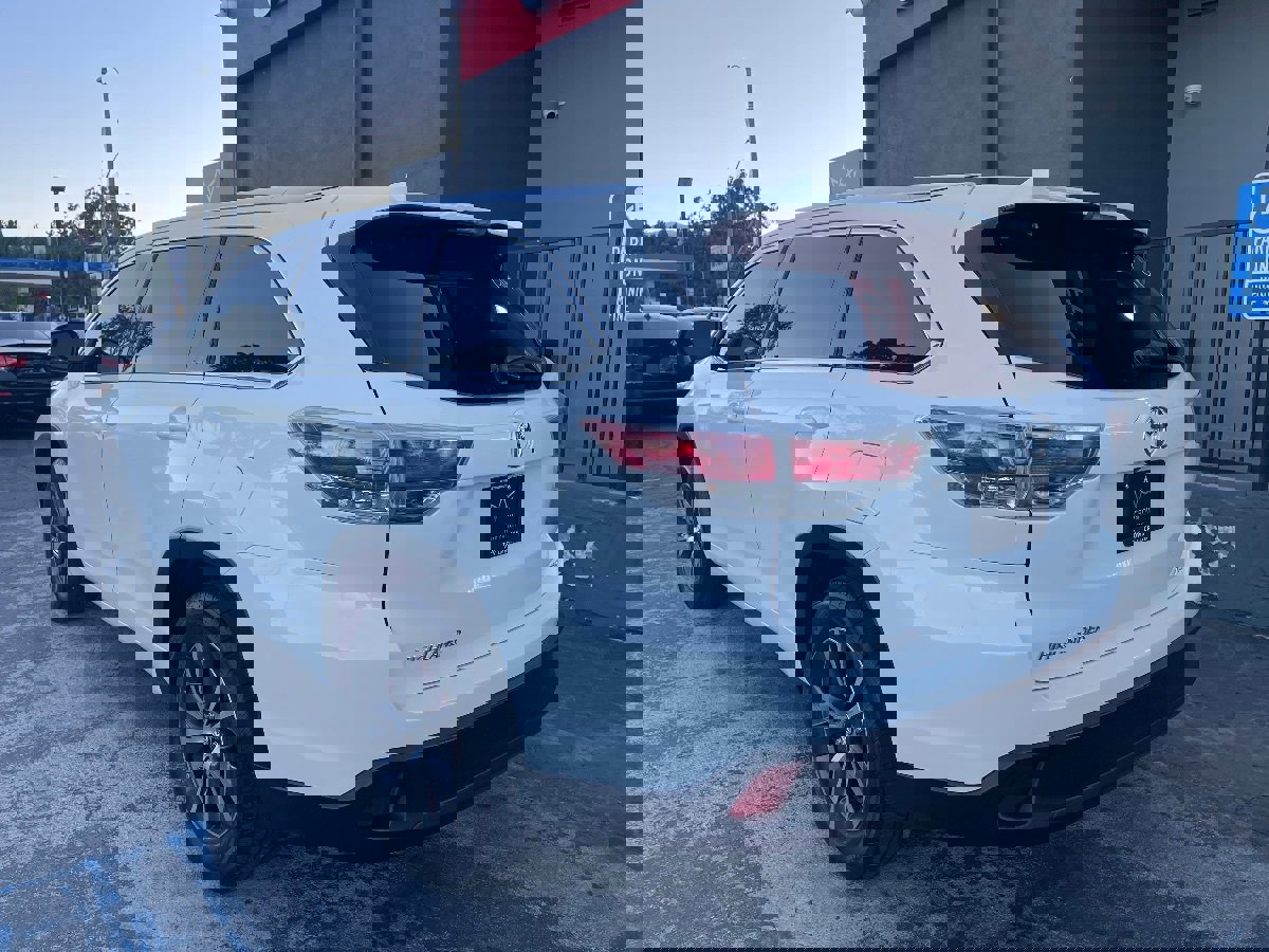 Used 2016 Toyota Highlander XLE image 7