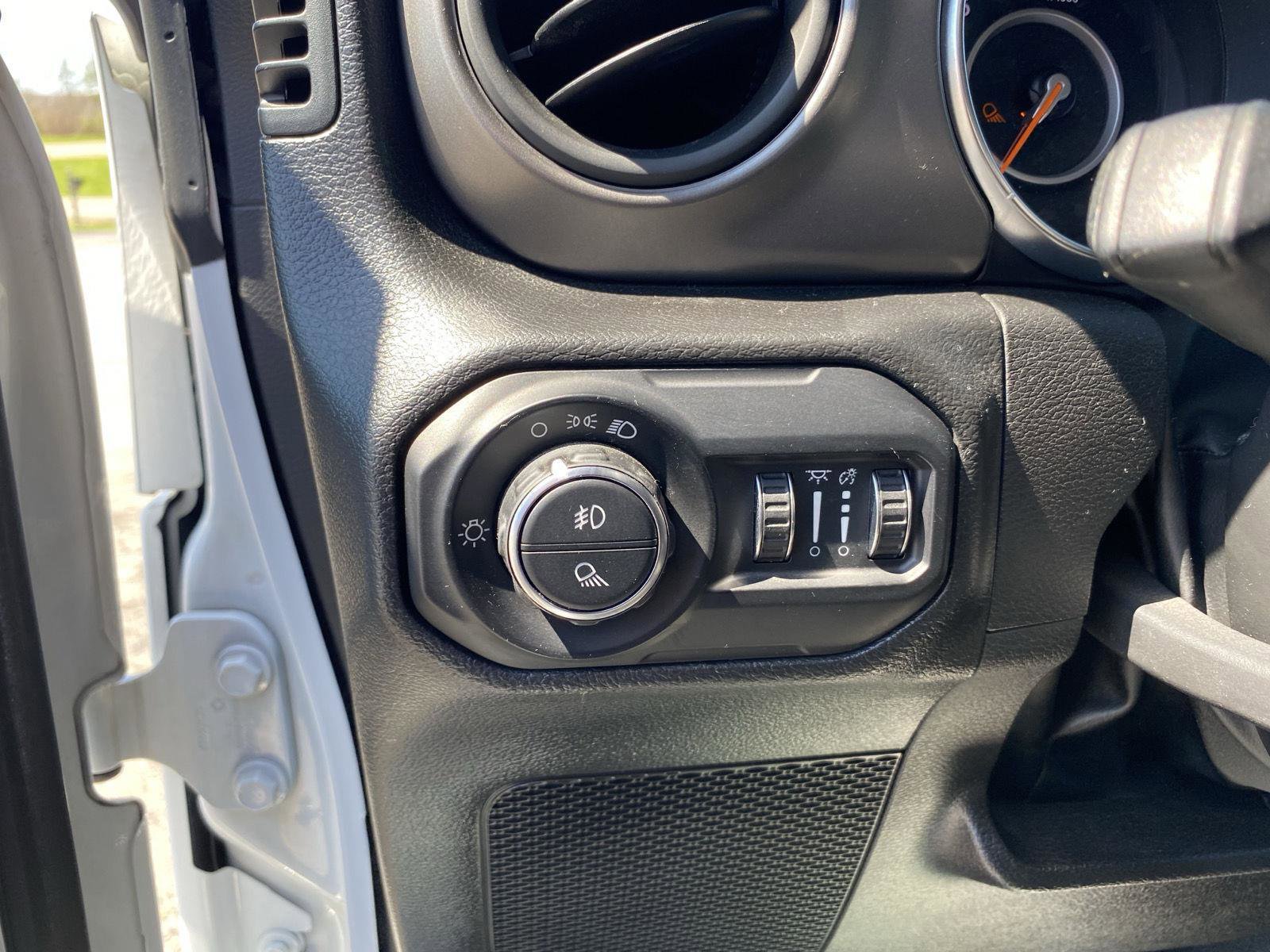 Used 2022 Jeep Gladiator Sport AWD/4WD image 16