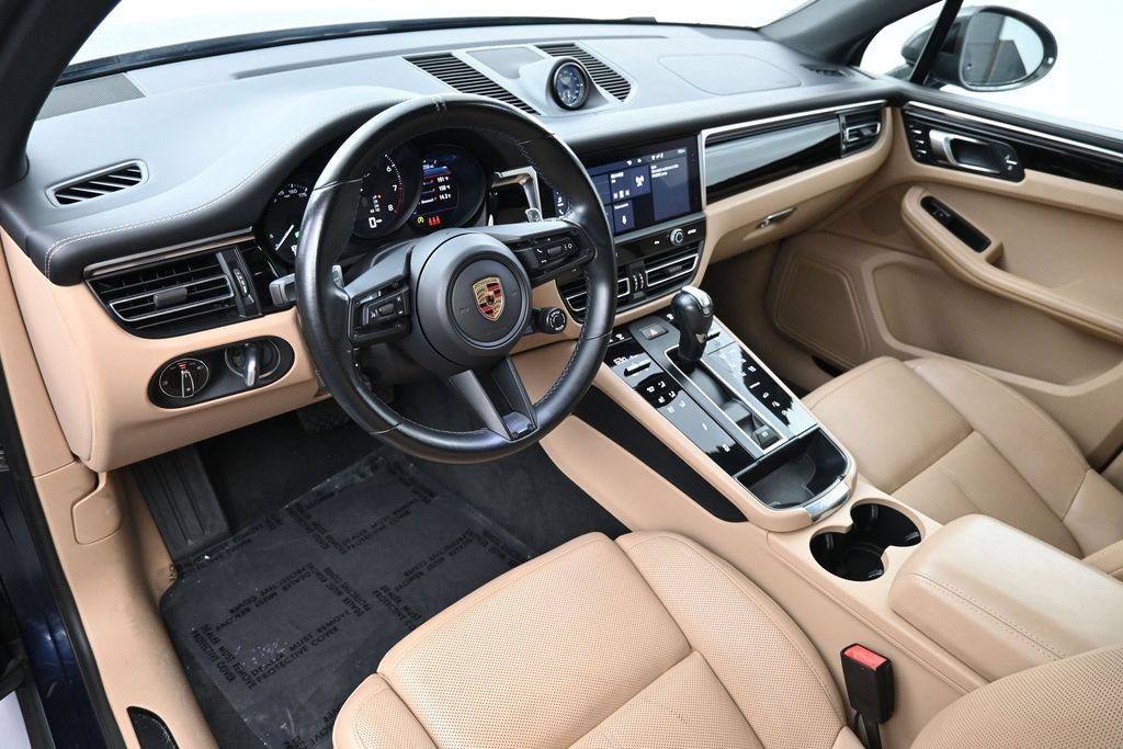 Certified 2023 Porsche Macan Turbo AWD/4WD image 4
