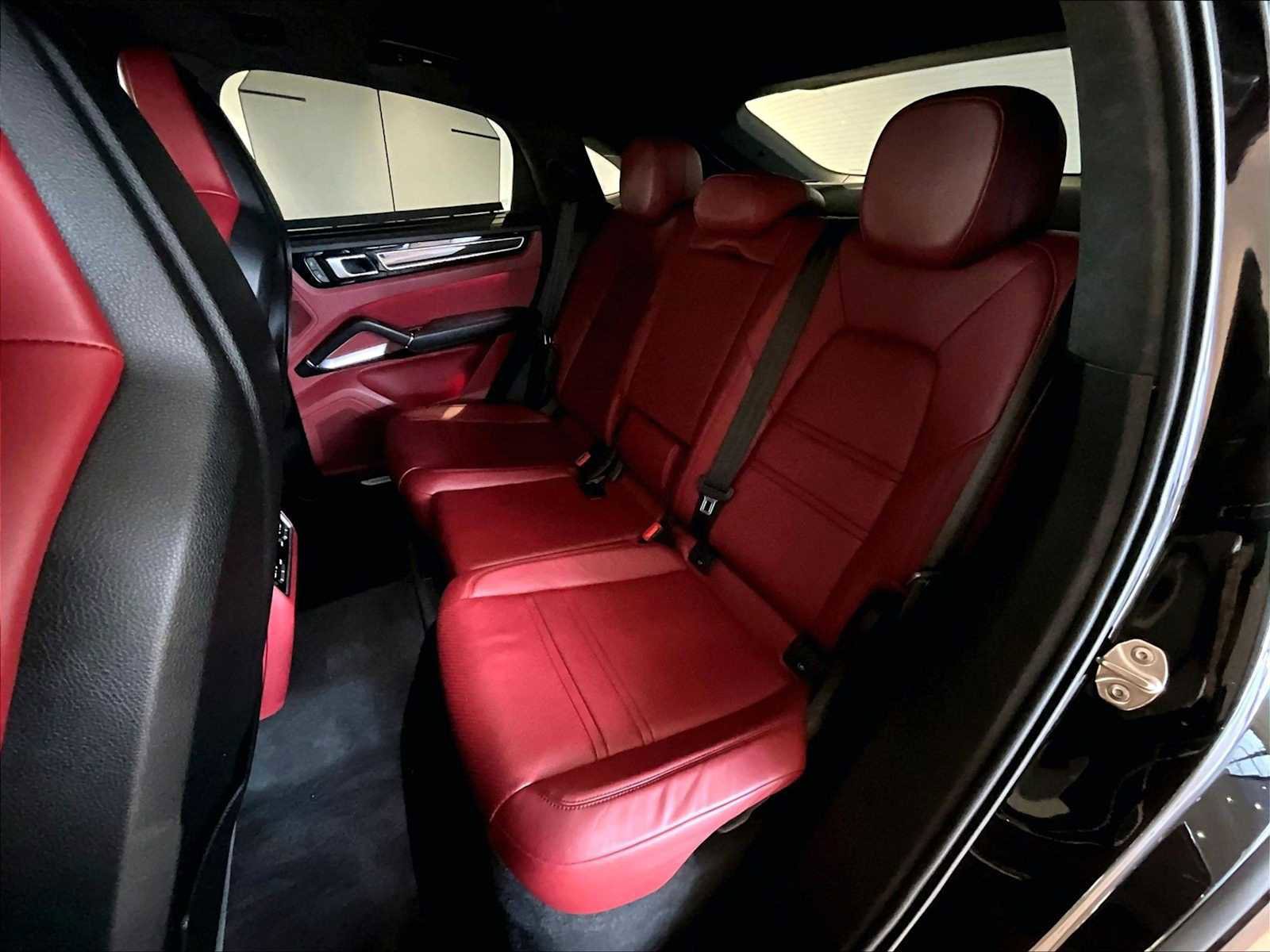 Used 2022 Porsche Cayenne Turbo w/ Premium Package Plus (PI3) image 30