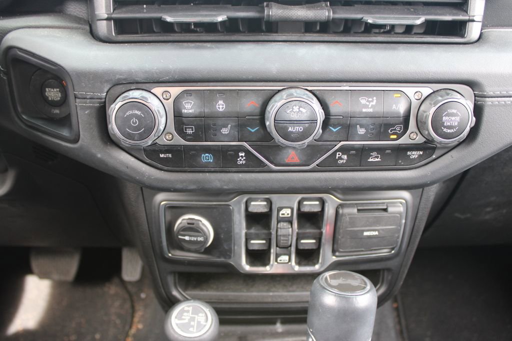 Used 2024 Jeep Wrangler Unlimited Sahara w/ Safety Group image 20