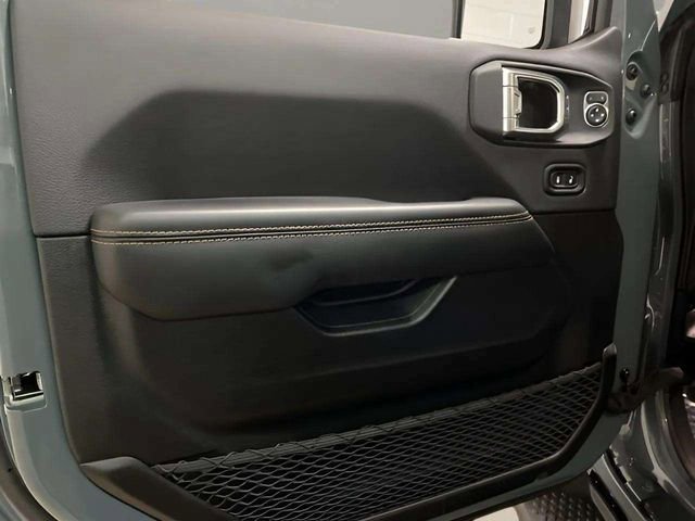 Used 2025 Jeep Wrangler Unlimited Sahara w/ Safety Group AWD/4WD image 25