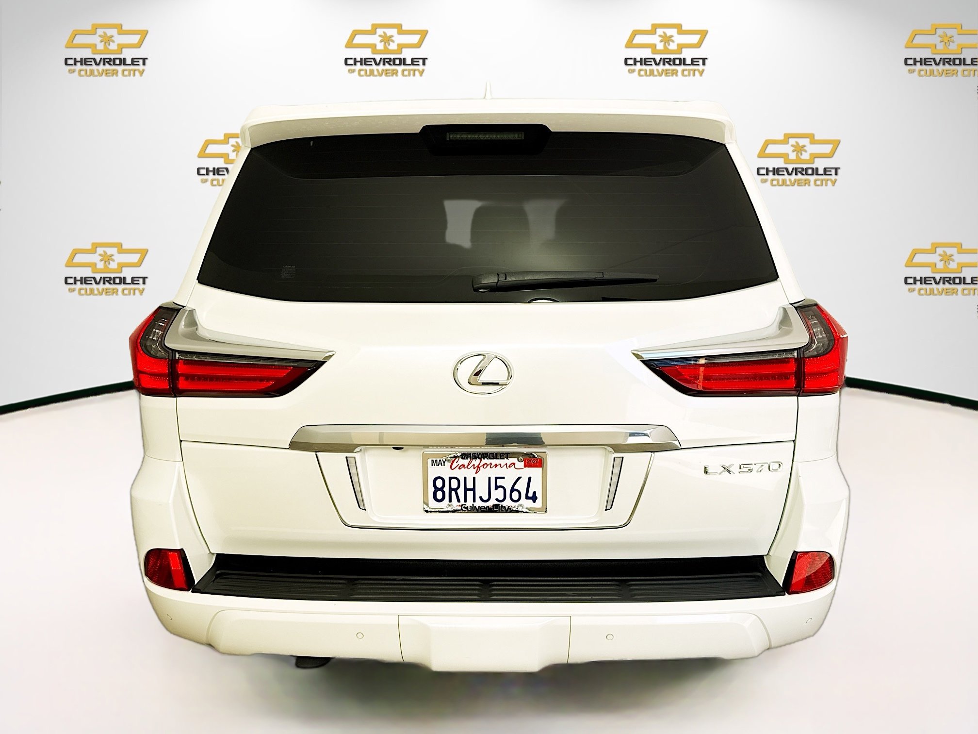 Used 2020 Lexus LX 570 4WD w/ 3rd Row & Luxury Pkg image 6