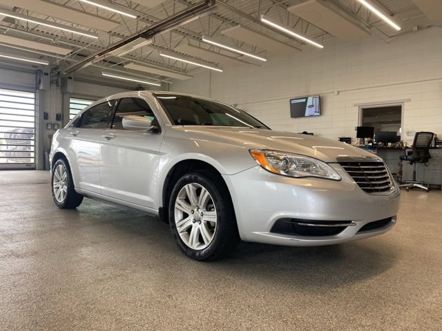 Used 2012 Chrysler 200 Touring FWD image 3