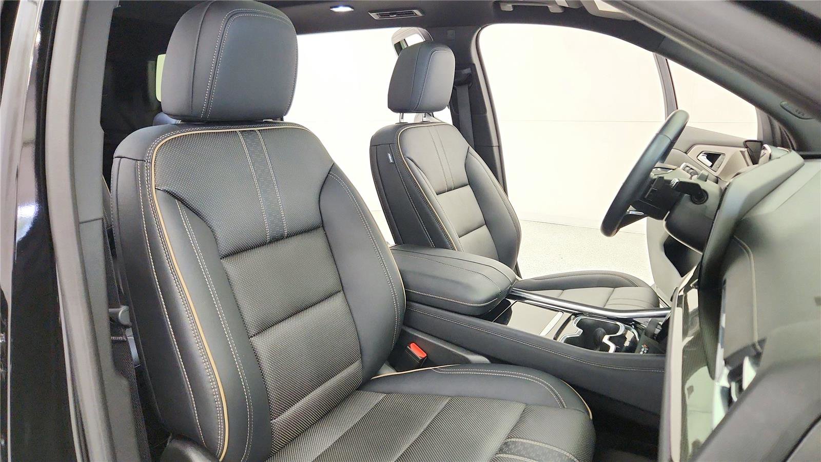 Used 2025 Chevrolet Traverse High Country AWD/4WD image 45