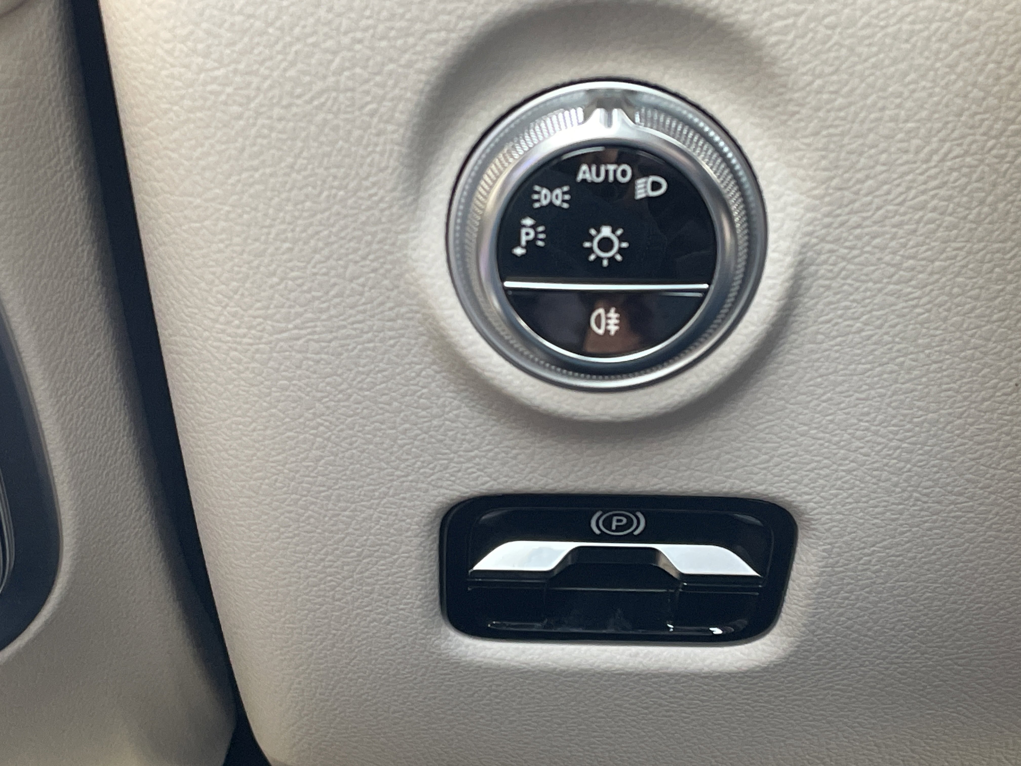 Certified 2024 Mercedes-Benz CLE 300 4MATIC Cabriolet image 33