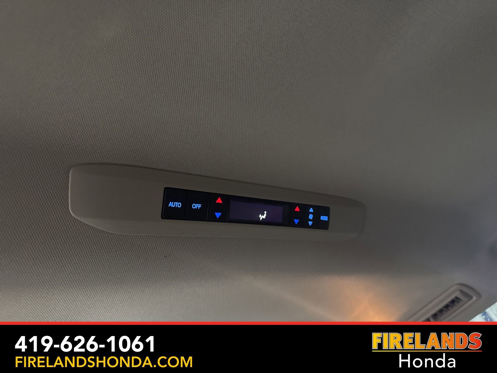 Used 2024 Toyota Sienna XLE AWD/4WD image 30