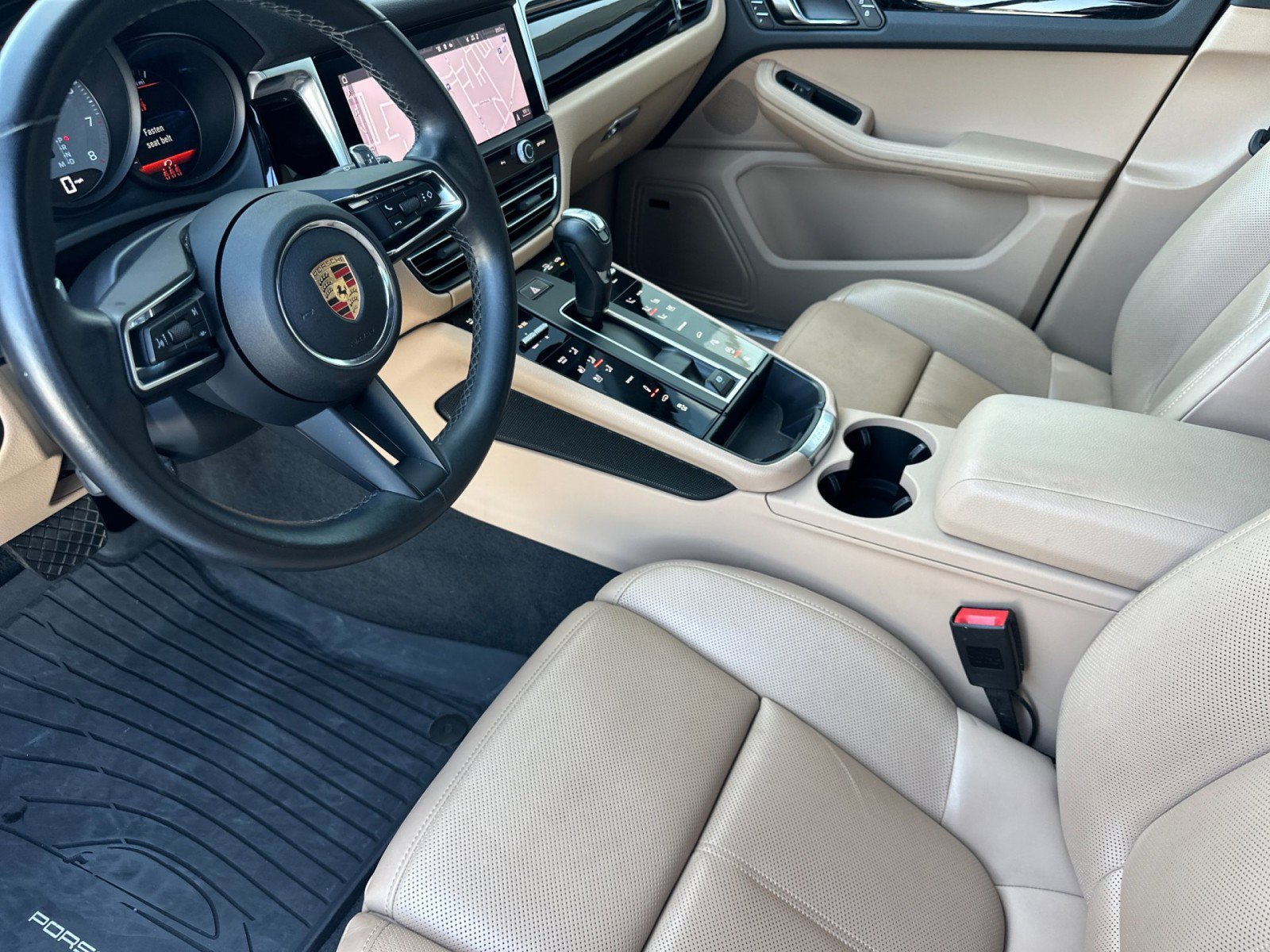 Certified 2023 Porsche Macan S image 4