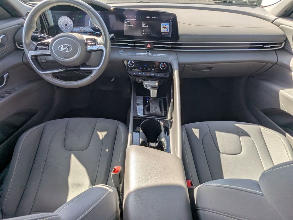 Used 2023 Hyundai Elantra SEL w/ Convenience Package image 17