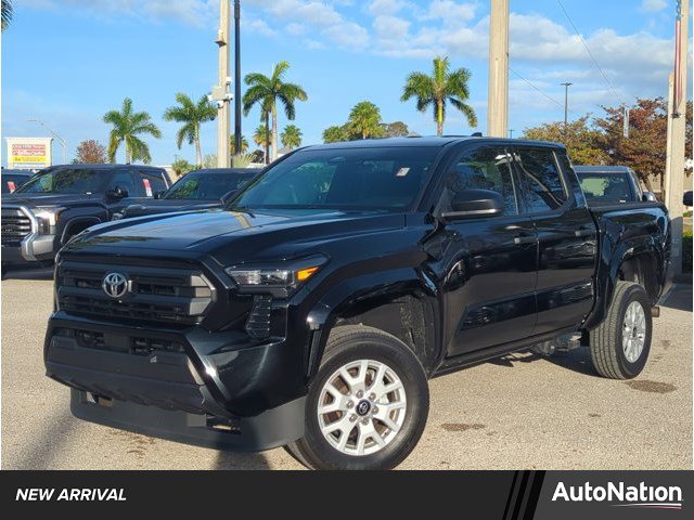 Used 2025 Toyota Tacoma SR image 1