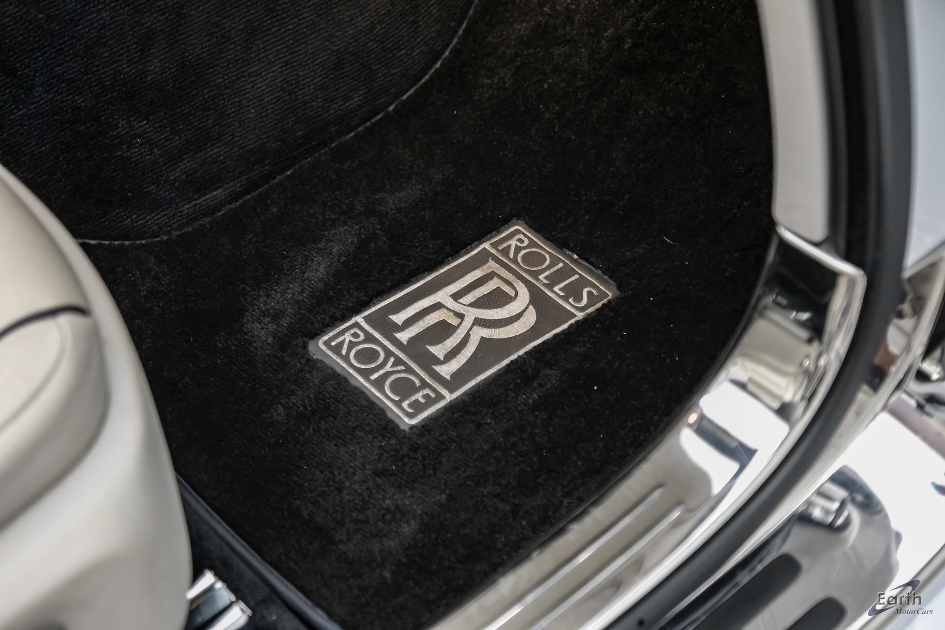 Used 2017 Rolls-Royce Dawn RWD image 60