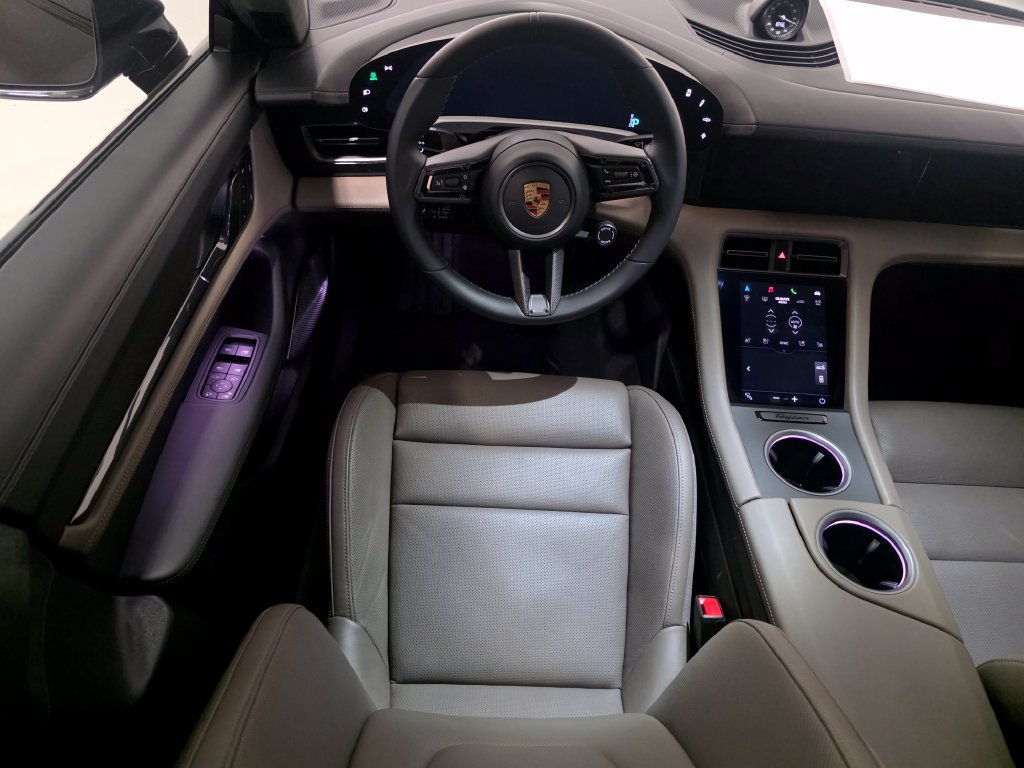 Certified 2024 Porsche Taycan Turbo S AWD/4WD image 18