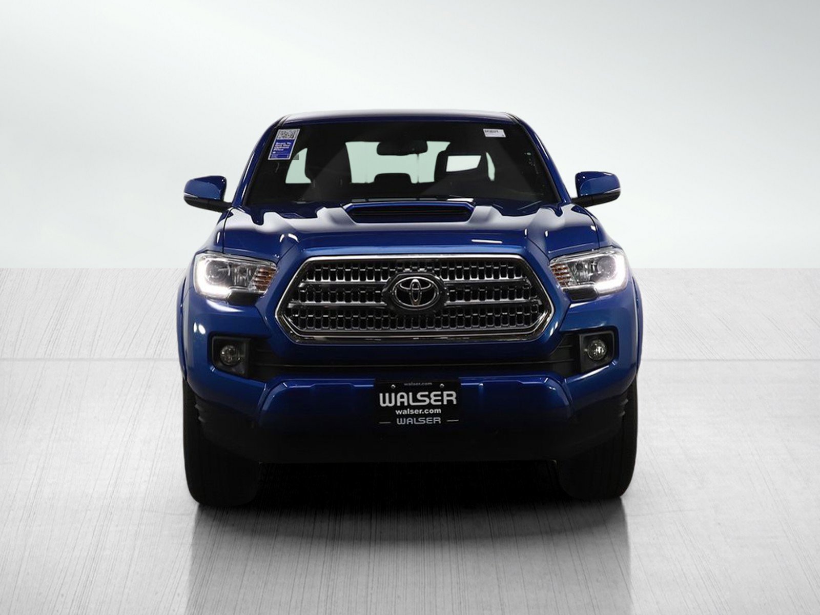 Used 2017 Toyota Tacoma TRD Sport w/ Tow Package (A/T) image 8