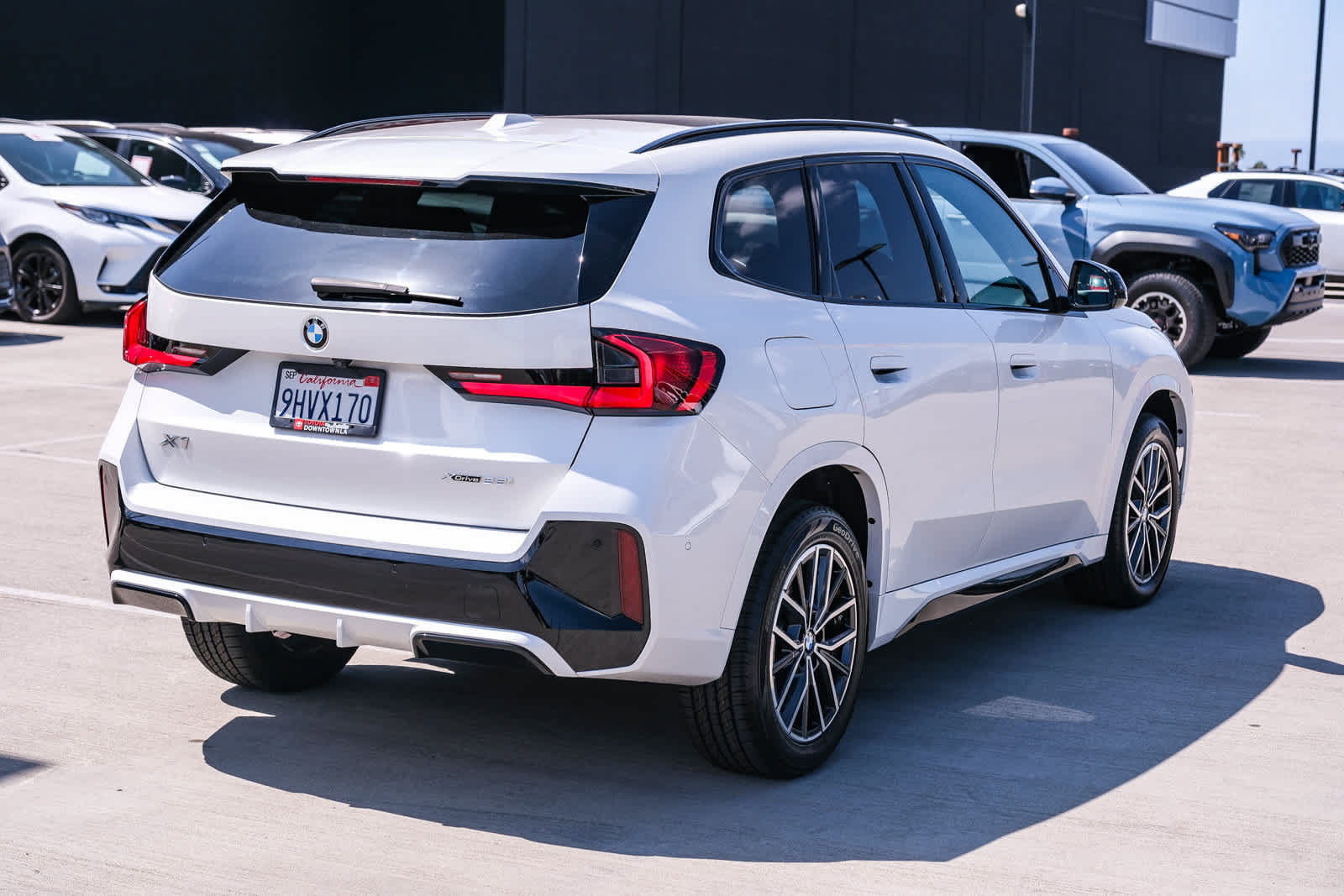 Used 2023 BMW X1 xDrive28i w/ M Sport Package AWD/4WD image 3