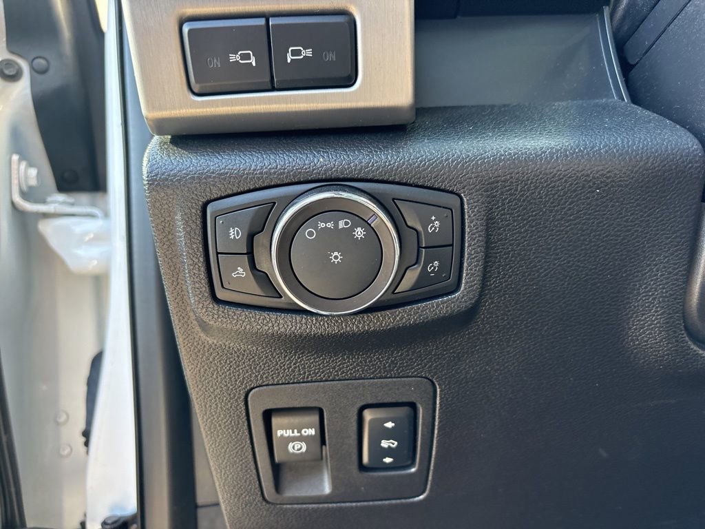 Used 2018 Ford F150 Platinum w/ Equipment Group 701A Luxury AWD/4WD image 15