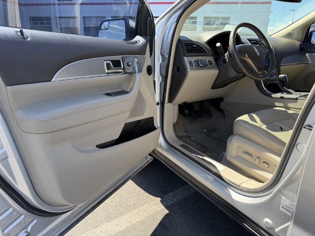 Used 2014 Lincoln MKX FWD image 5