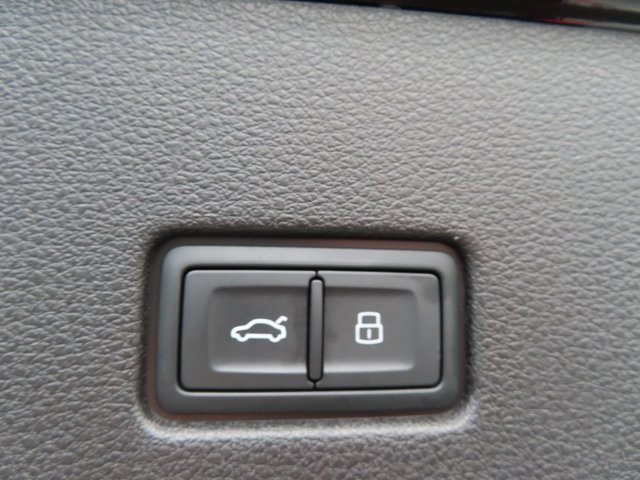 Used 2023 Audi Q8 Premium Plus w/ Premium Plus Package image 38