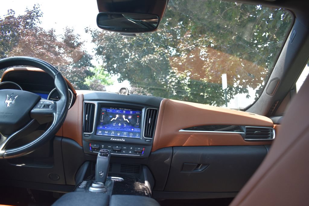 Used 2020 Maserati Levante AWD/4WD image 25