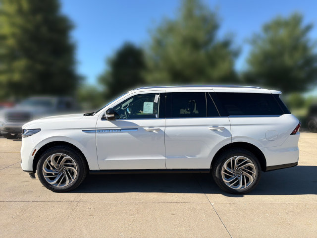 New 2026 Lincoln Navigator Reserve AWD/4WD image 10