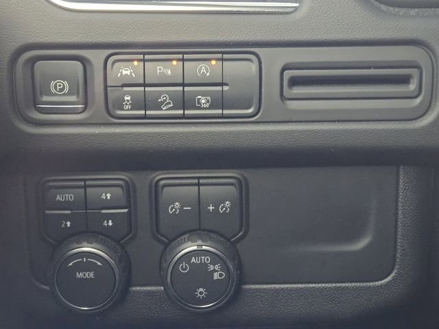 Used 2024 Chevrolet Tahoe Z71 w/ Luxury Package image 24