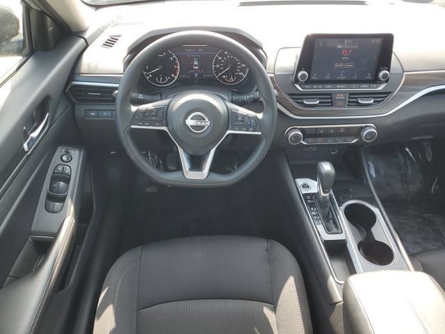 Used 2024 Nissan Altima 2.5 SV FWD image 23