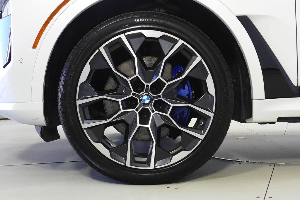 Used 2024 BMW X7 xDrive40i w/ M Sport Package AWD/4WD image 5