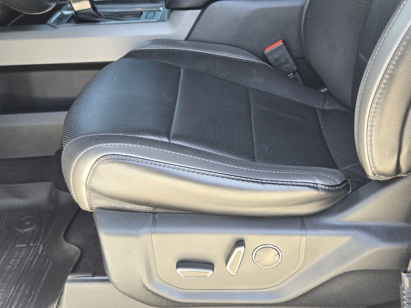 Used 2020 Ford F150 Raptor w/ Equipment Group 802A Luxury image 26