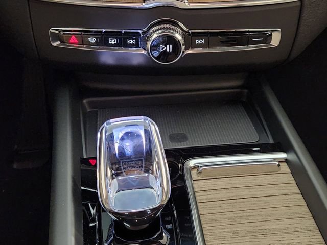 New 2026 Volvo XC60 B5 Plus w/ Protection Package Premier AWD/4WD image 19