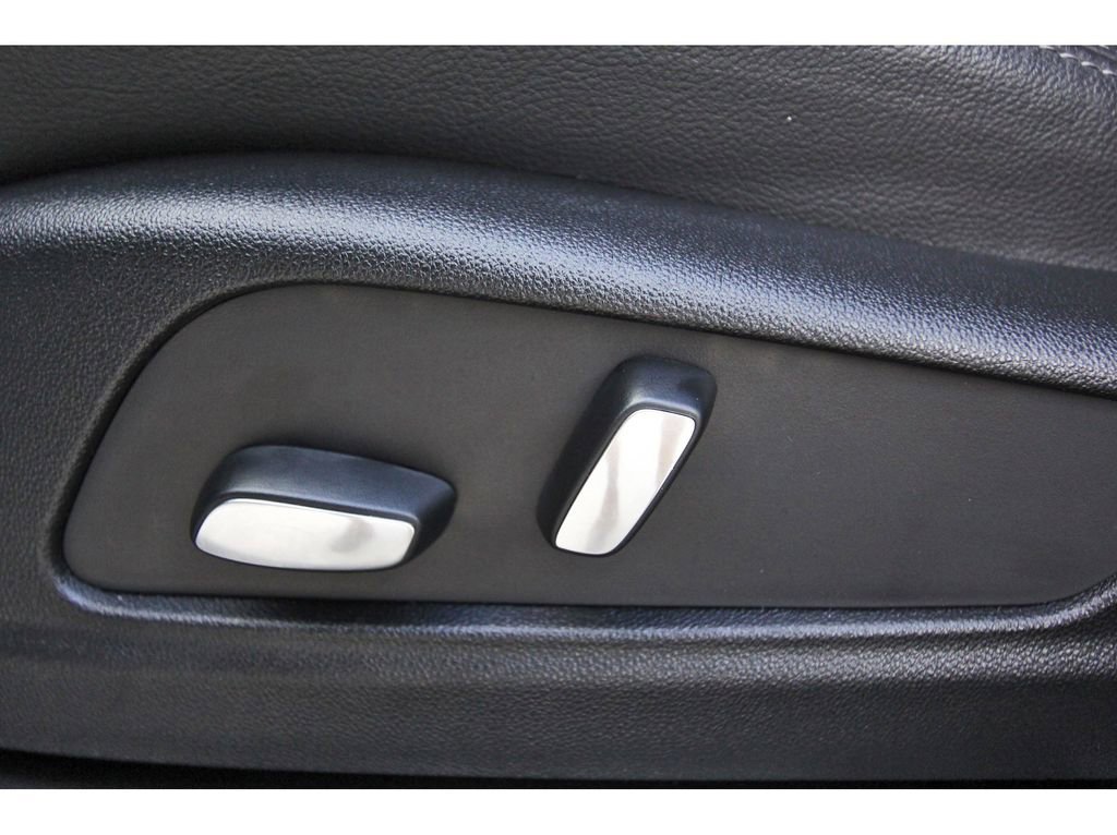 Certified 2025 Cadillac XT5 Luxury image 28