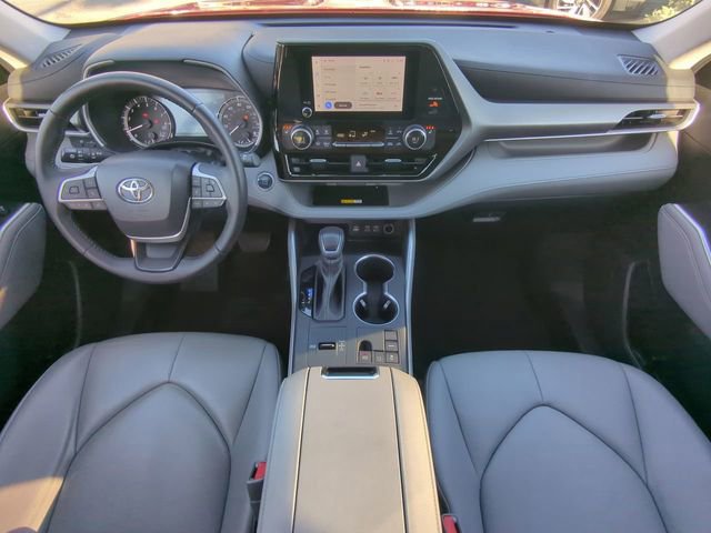 Used 2023 Toyota Highlander XLE image 19